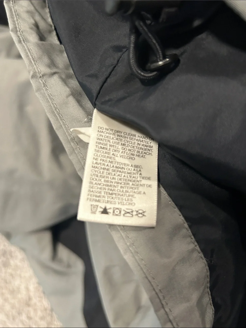 The North Face Windbreaker Jacket L